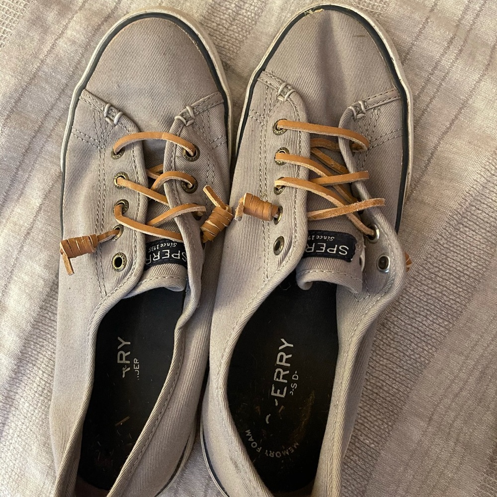SIZE 8 Sperry flats